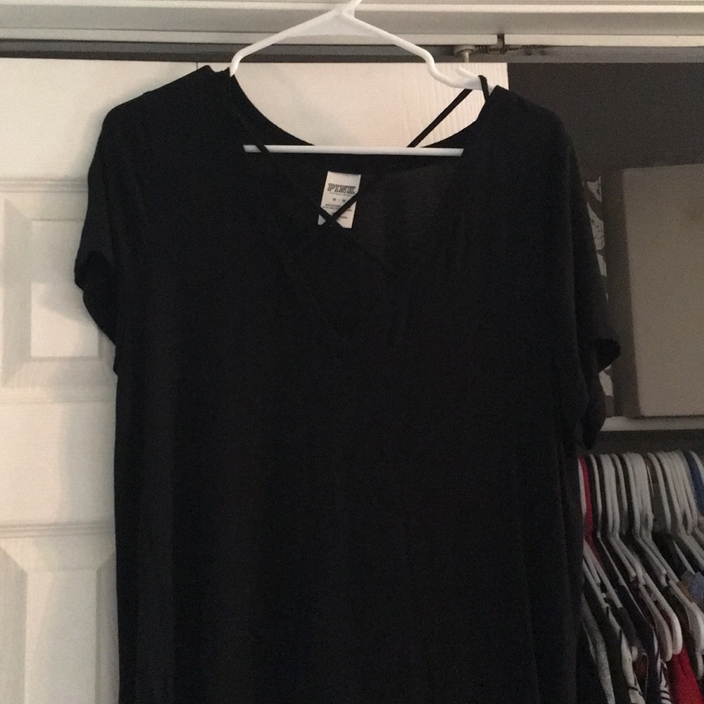 Black criss front tee